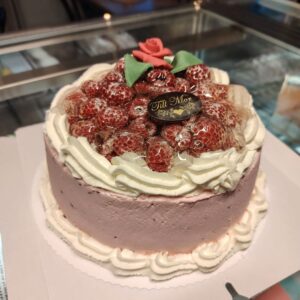 Knipin vadelmamoussekakku 10 h